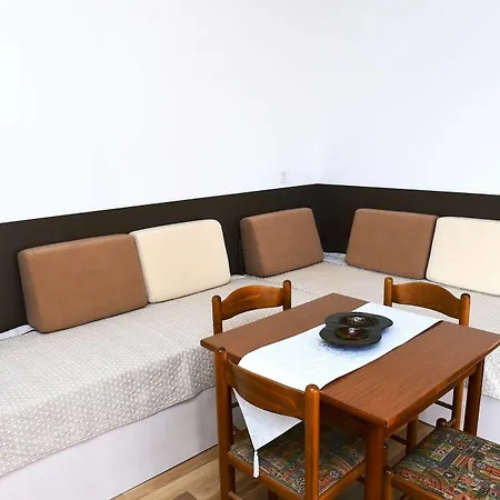 Zdjelar Apartahotel 3*